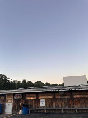 concession exterior