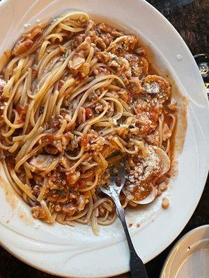 Lenguin Linguine with Clam Sauce (red ) Great choice just add parm cheese YUMMMM!!!!