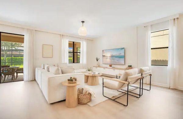 Luxury vinyl plank
Blond family
Waterproof.