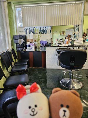 Kj's Men's & Women's Hairstyling