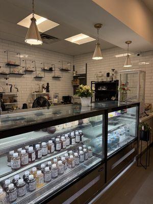 Ms Ku's Flowers and Desserts