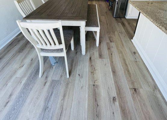 Cali vinyl Aged hickory