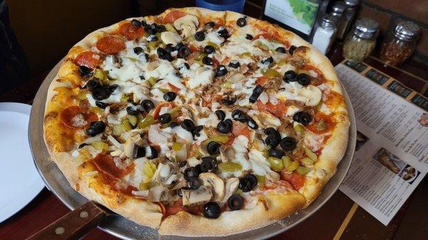 Paradisos Supreme Pizza