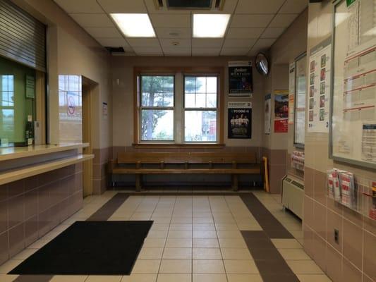 Retro bureaucratic chic pervades the small stations where you can sit and admire the ambiance while waiting hours for a cab.