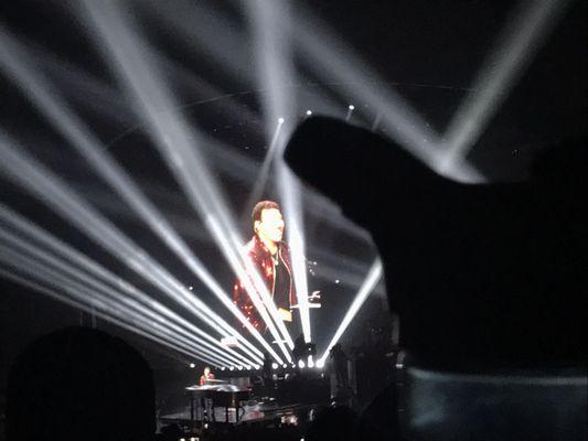 Lionel with awesome lighting effects