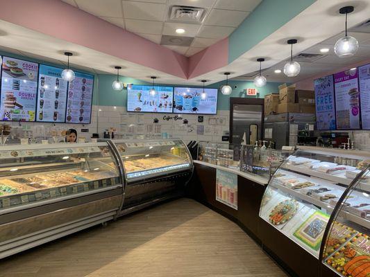 It's quite awesome to see they have so many Indian flavoured ICECREAM at this place.