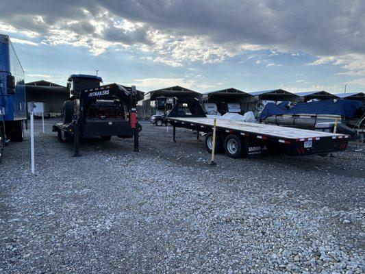 Convenient Pull-through Outside storage at Store In A Wink! Perfect for Businesses!