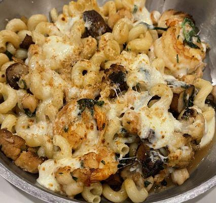 baked medium shrimp, mushrooms, cauliflower& cheese with lots of macaroni (called "cavatappi") pasta