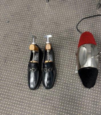 Shoe stretch and shine