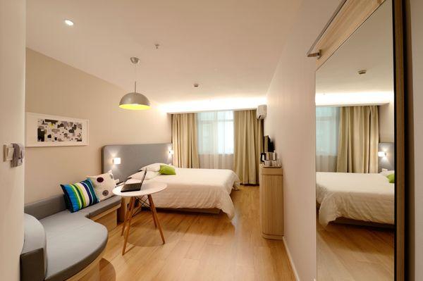Clean bedroom