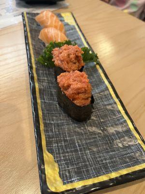 Spicy tuna, salmon nigiri