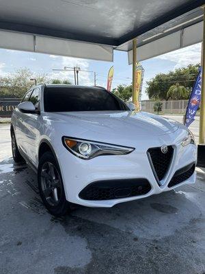 Alfa romeo 2021 front windshield has 35% Warranty for life