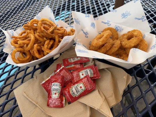 Curly fries and circle tots