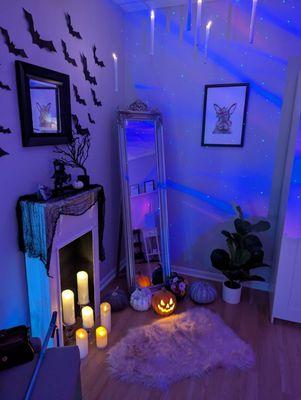 Treatment room decorated for Halloween