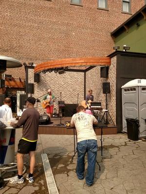 Annie's Irish Pub