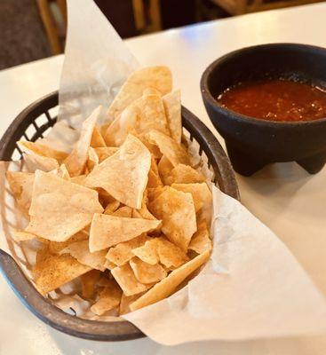 Complementary chips and salsa