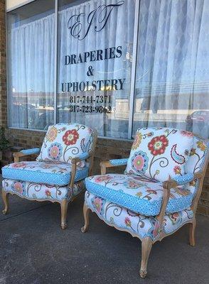 I could not wait to take a picture when I picked up these gorgeous French chairs. Evelyn is wonderful! Fantastic work!