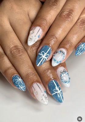 Spotlight Lashes & Nails