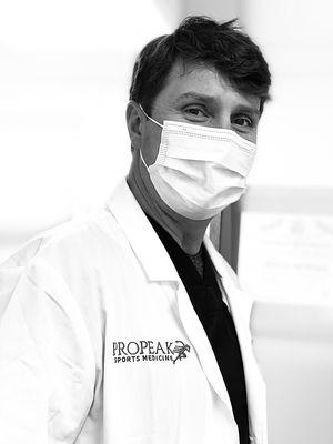 Top 5 Sports Medicine Doctors 2021 - Dr. Joseph Weber-Lopez