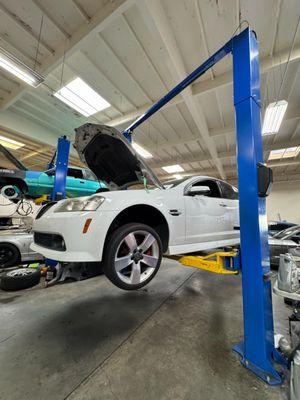 Pontiac G8 in for maintenajce and service