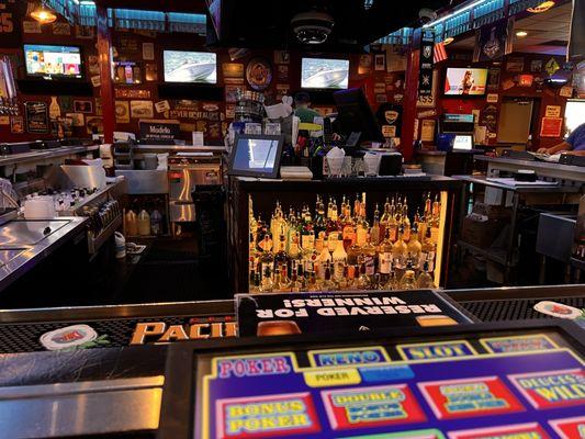 Hoops Food & Spirits