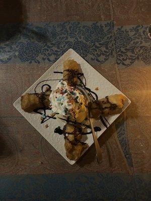Fried banana with ice cream. Yum!