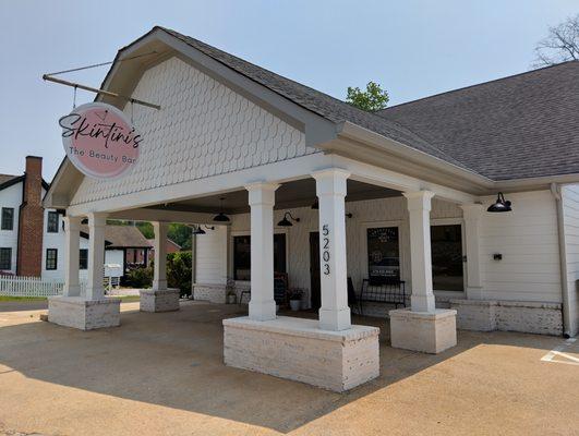 Historic downtown Flowery Branch.
Beauty Bar+Massages
