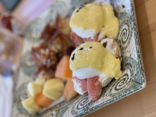 Salmon eggs Benedict