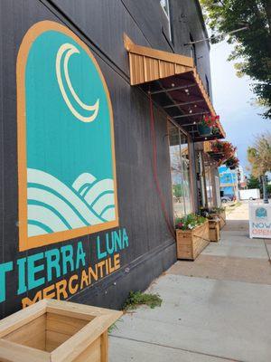 Tierra Luna Mercantile