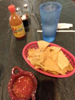 Complementary chips and salsa