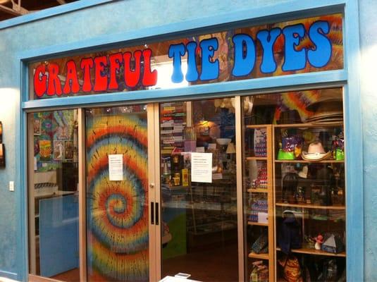 Great place for all your tie die and beach wants, :))