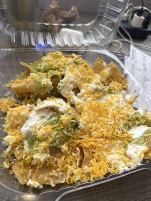 Chips with guacamole and sour cream EXTRA CHEESE