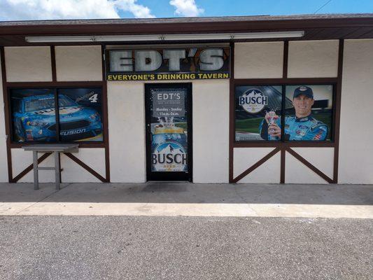 Everyone's Drinking Tavern