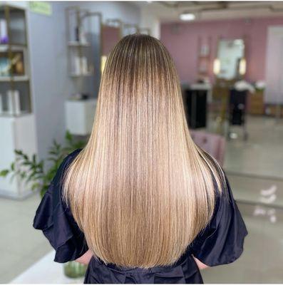 Hair Coloring
Women's haircut
Keratin treatments
Balayage
Highlights
Toners
Root Highlights