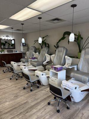 New updated painting, chairs, plants and green curtains are very relaxing!