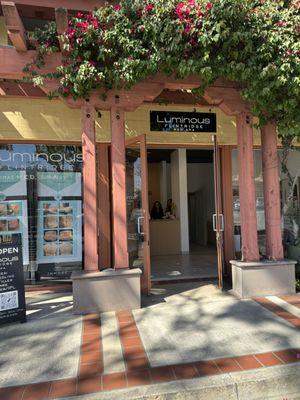 Loveliest spot in La Canada to relax and pamper oneself!