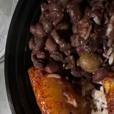 Vegetarian bowl to go, comes w/ yuca fries and yummy garlic dippy sauce