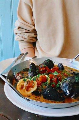 Steamed Mussels with Tomatoes, White Wine, Garlic, and Butter