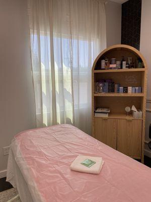 Treatment table and window