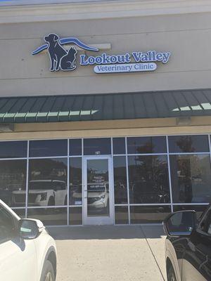 Front of Lookout Valley Veterinary Clinic