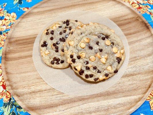 Jumbo Spiced Pumpkin Chip Cookies