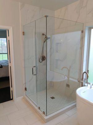 Frameless shower