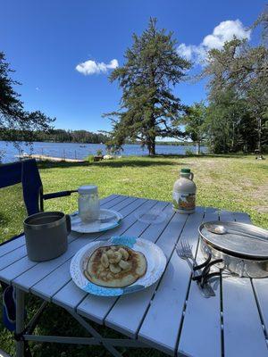 Breakfast on the shores of Lax Lake