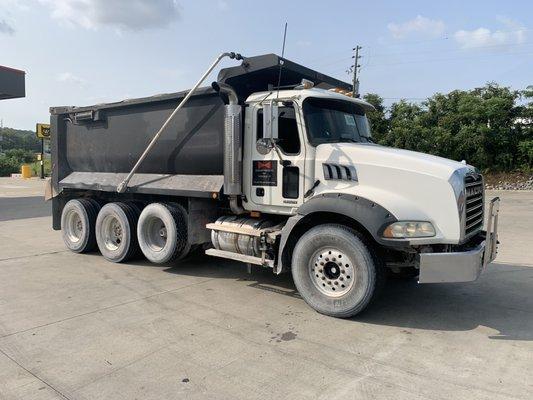 Balhart Trucking LLCwe also offer rock, dirt, hauling & more services for businesses and contractors in Nashville and Middle Tennessee.