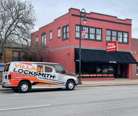 Showroom located
409 West Main
Collinsville, IL 62234