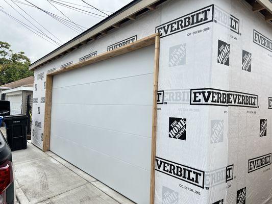 Skyline Flush in white non-insulated