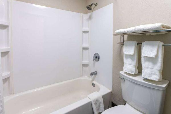 Guest room bath