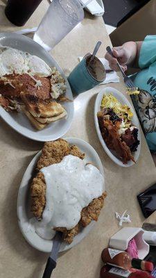 Yes that's the portions! Amazing !! Will be back with the rest of the family!!