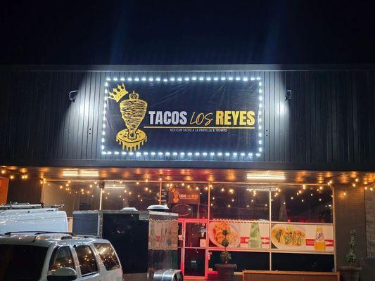 No trompo as pictured. Bad quality food. Horrible service.