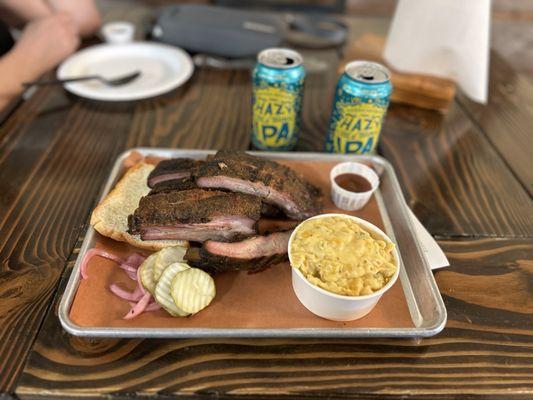 Six ribs and the jalapeño Mac and cheese.